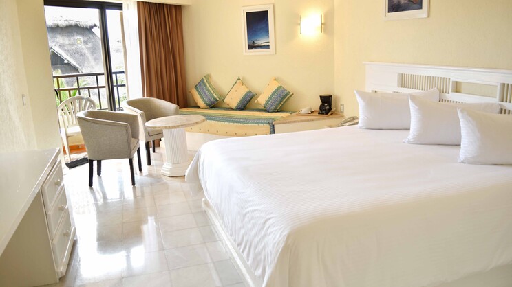  Junior Suite Select (Select Club Adults Only)