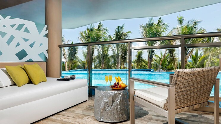 Oceanfront Pool Swim Up Suites