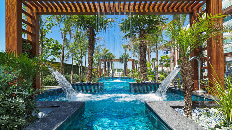 Amanti Madefortwo Hotels