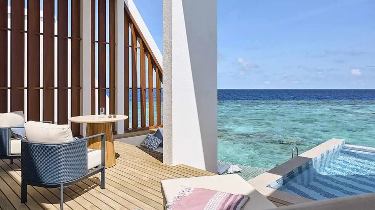 Exclusive Reef Water Villa Pool