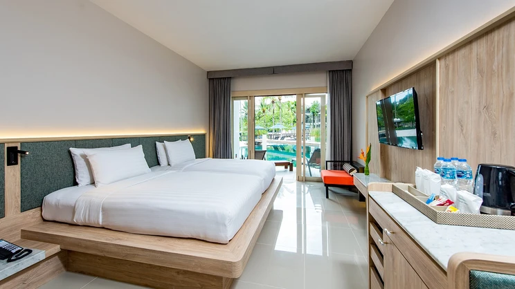 Deluxe Pool Access Room