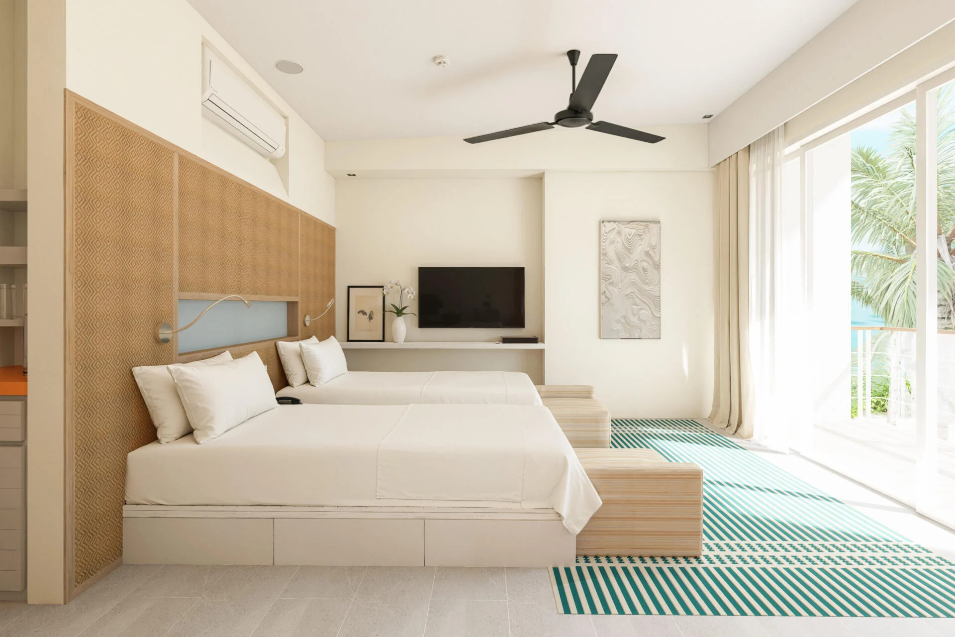Two Bedroom Beach House Garden with Pool