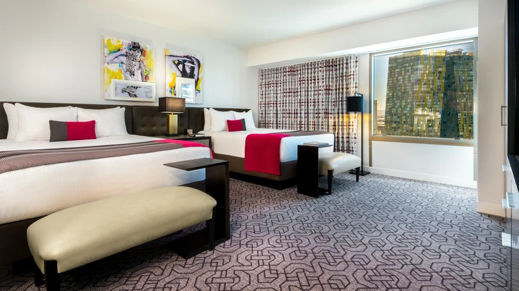  Ultra Hip Room 2 Queens