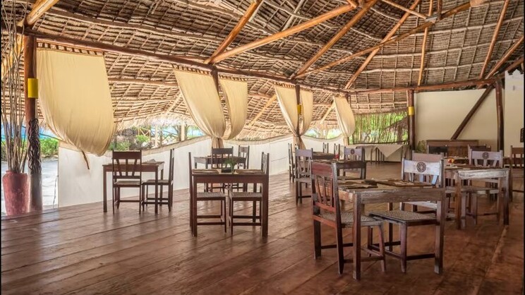 Hakuna Majiwe Beach Lodge 