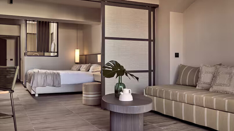King Evergreen Junior Suite with Balcony