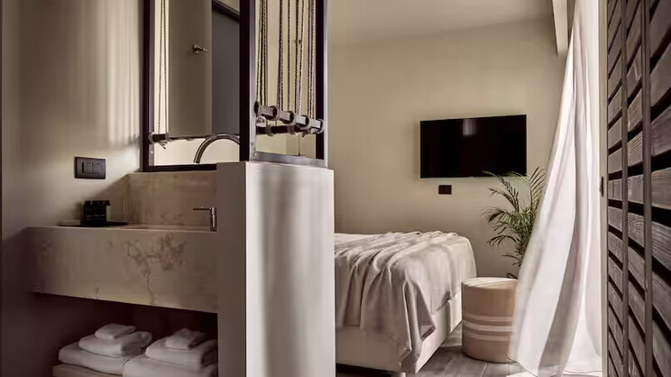 King Aterre Retreat Room with Terrace