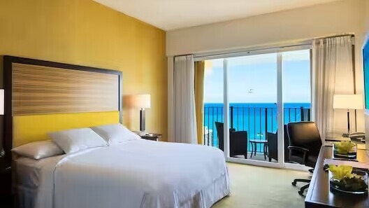 1 King Premium Ocean View 