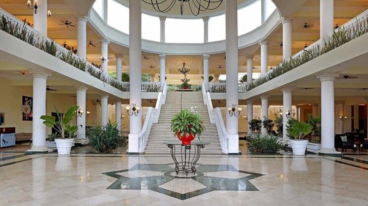 Grand Palladium Lady Hamilton Resort & Spa