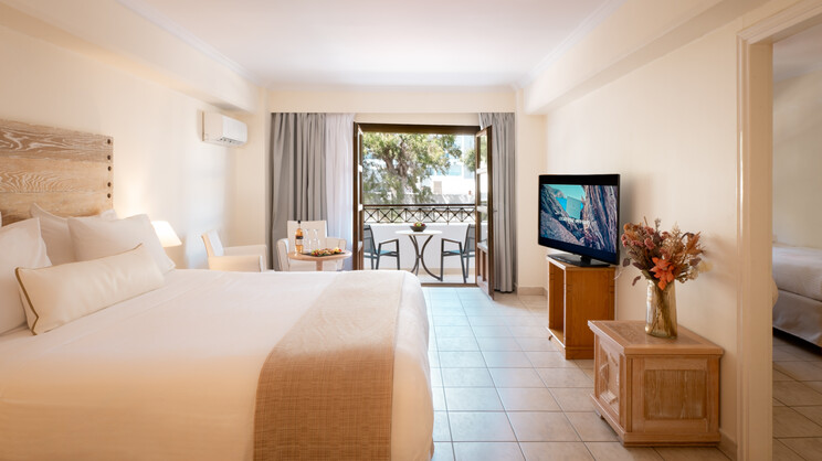 Mitsis Petit Palais Beach Hotel