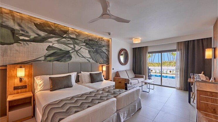 Swim Up Junior Suite Elite Club by Riu