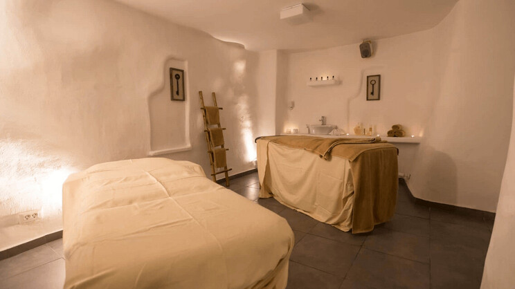 Santorini Secret Suites & Spa 