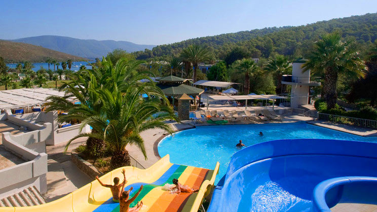 Crystal Green Bay Resort & Spa