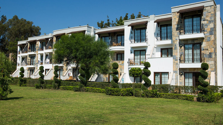 Crystal Green Bay Resort & Spa