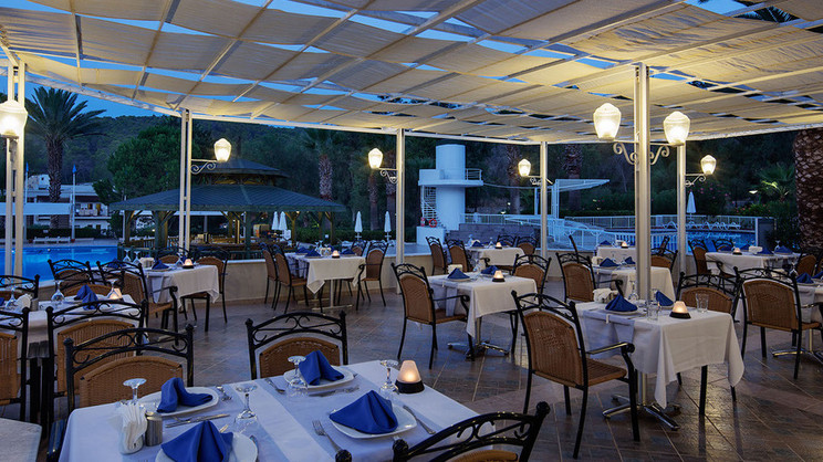 Crystal Green Bay Resort & Spa