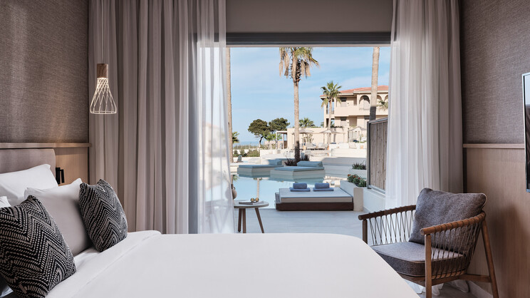 Deluxe Double Room with Sea View and Shared Pool