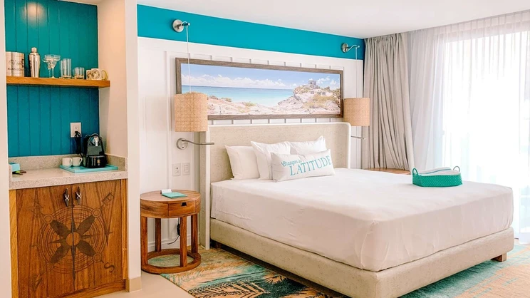 Swim Up Paradise Suite