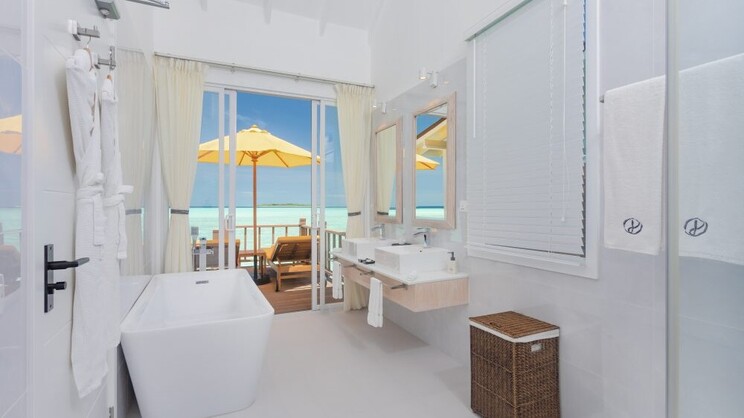 Sunrise Water villa with Pool