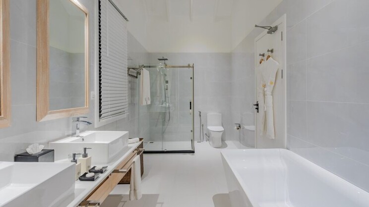 Sunrise Water villa with Pool