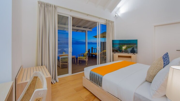 Sunrise Water villa with Pool