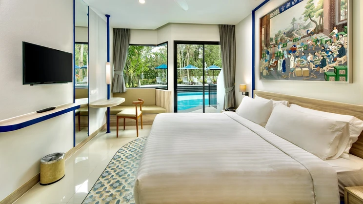 Deluxe Pool Access Room