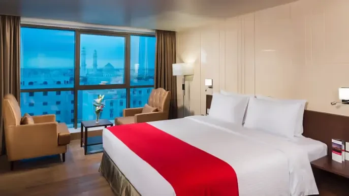 Superior room with king-size bed