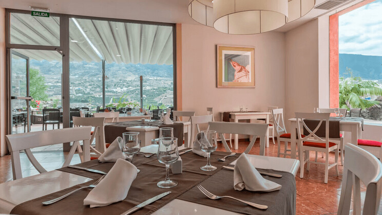 Las Águilas Tenerife, Affiliated by Meliá