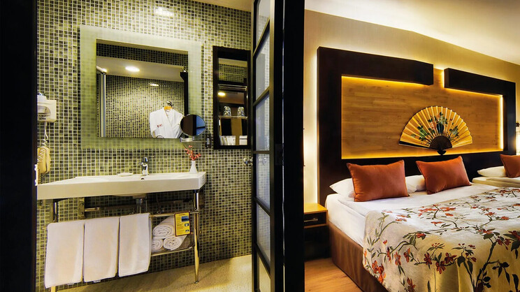 Limak Lara Deluxe Hotel Resort