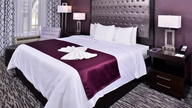 Clarion Inn & Suites Across From Universal Orlando Resort