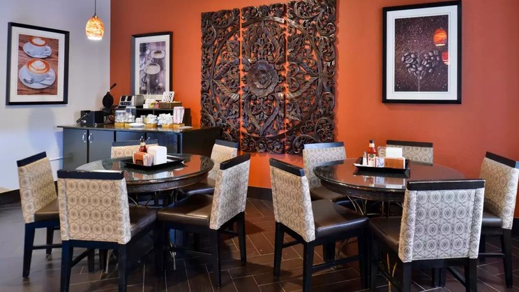 Clarion Inn & Suites Across From Universal Orlando Resort