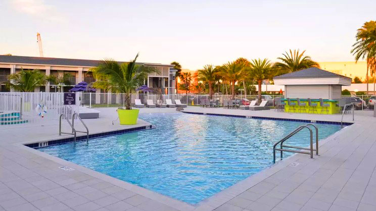 Clarion Inn & Suites Across From Universal Orlando Resort