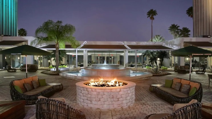 DoubleTree by Hilton Hotel at the Entrance to Universal Orlando