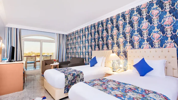 Royal Lagoons Resort & Aqua Park