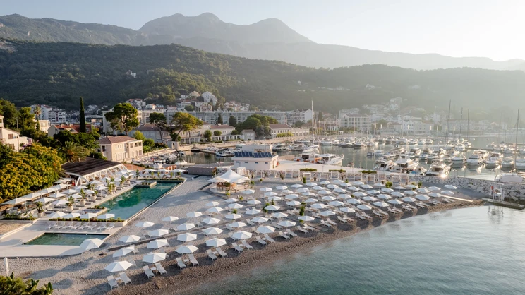 Lazure Hotel & Marina
