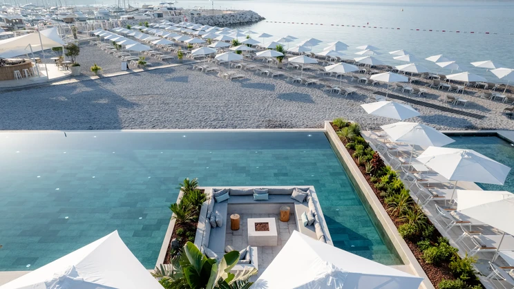 Lazure Hotel & Marina