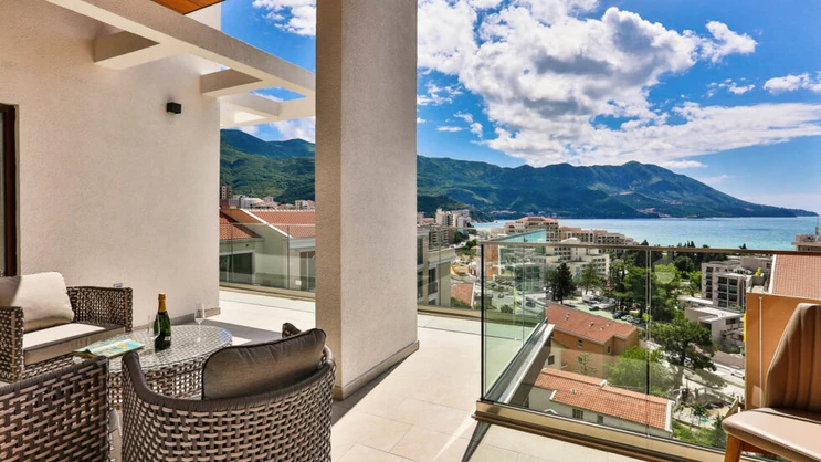 Deluxe Suite with Sea View