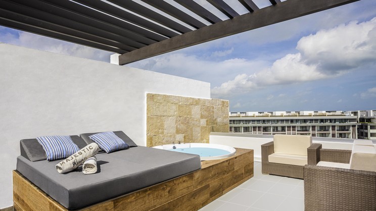 Majestic Elegance Costa Mujeres