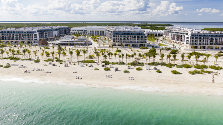 Majestic Elegance Costa Mujeres