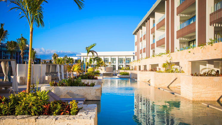 Majestic Elegance Costa Mujeres