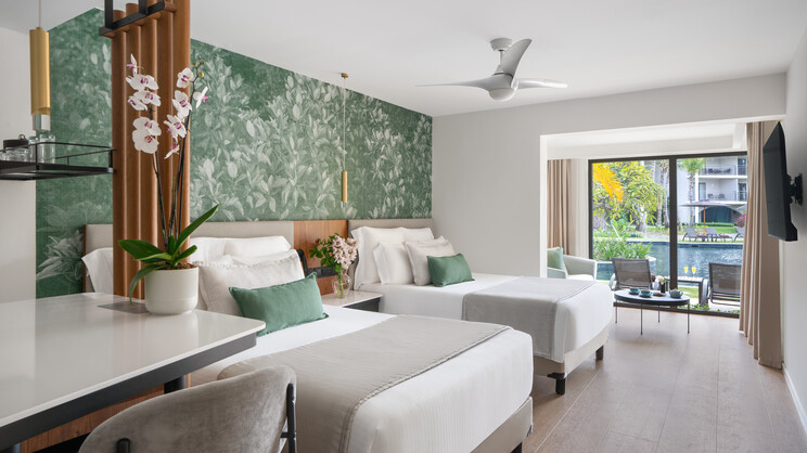 Junior Suite Swim Up