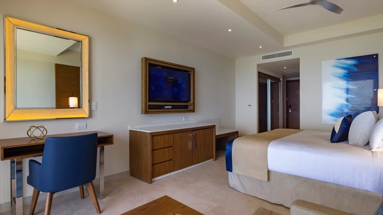 Diamond Club Luxury Junior Suite Ocean Front Swim 