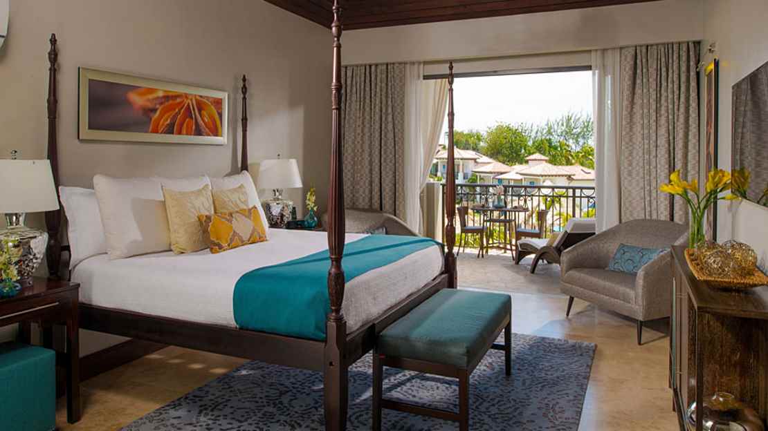 Pink Gin Oceanview Club Level Suite