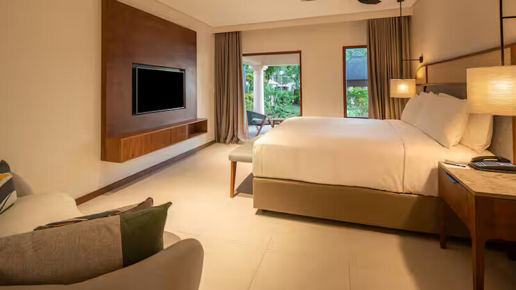 Beachfront Family Suite