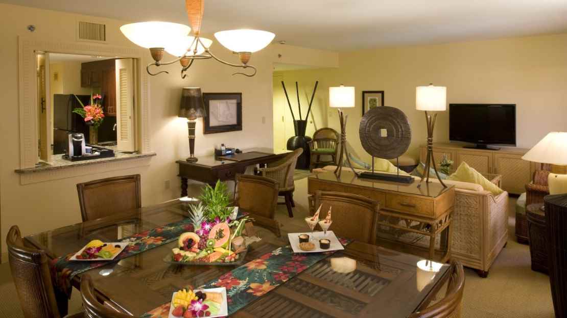 Hospitality Parlour Suite with connecting Standard King Room 