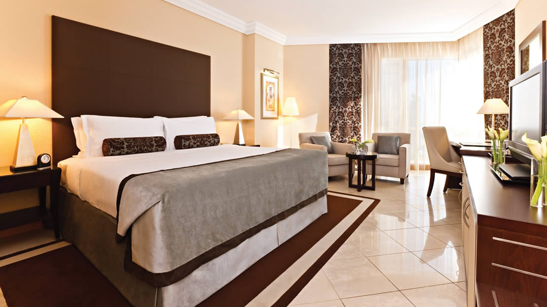 Fairmont dubai beds metres poolside charming twin rooms feature king square views these city