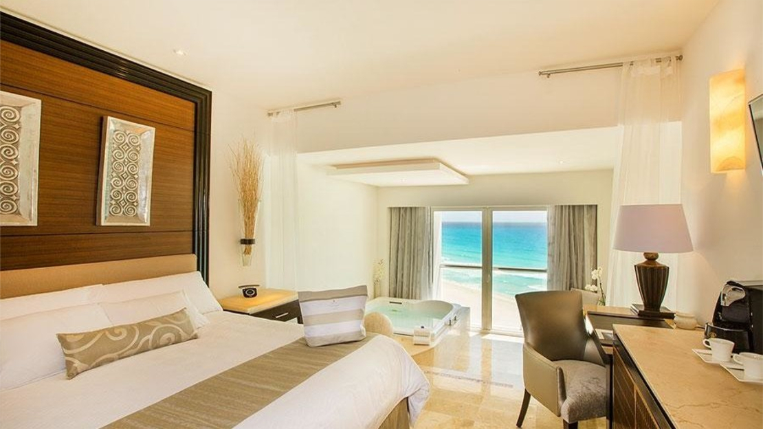 Royal Deluxe Lagoon View