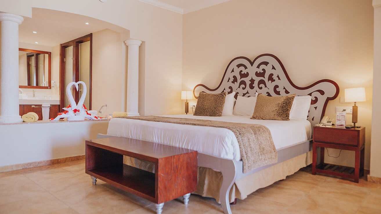 Colonial Junior Suite Ocean Front (Outdoor Jacuzzi