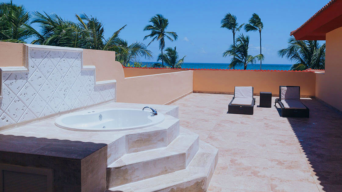 Colonial Junior Suite Ocean Front (Outdoor Jacuzzi