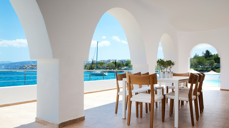 Minos Beach Art Hotel