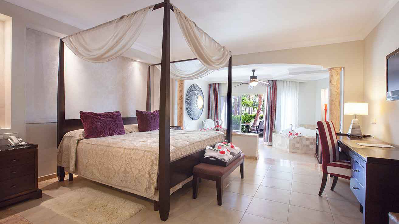 Majestic Junior Suite (Swim Up)