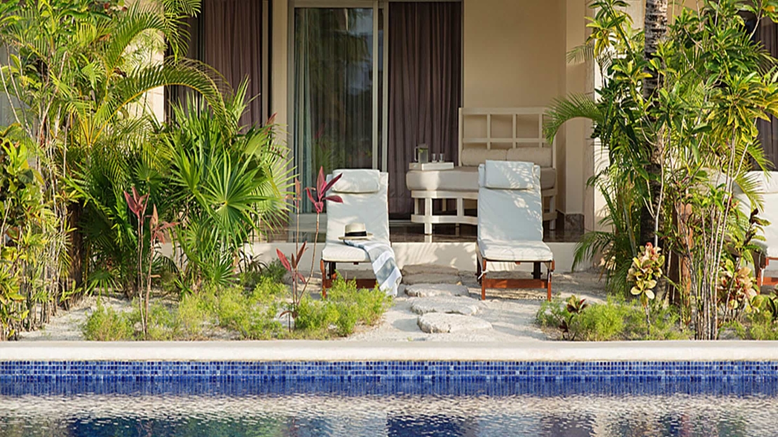  Swim-up Suite with Private Garden